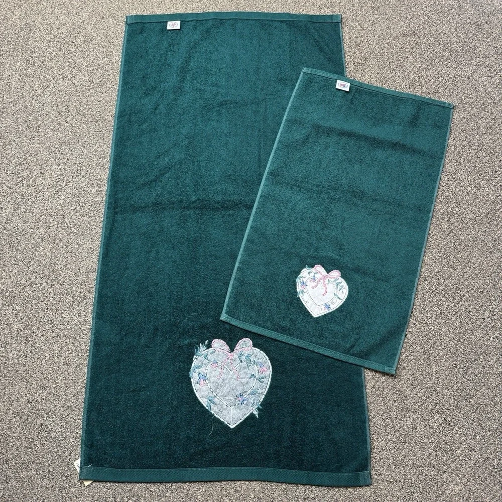 VTG 2 Piece Green Heart Embroidered Bath Towel Set USA Made Granny Cottagecore